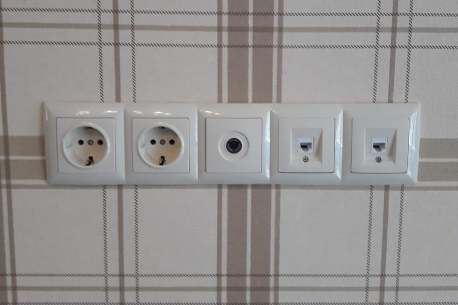 Установка люстры Николаев